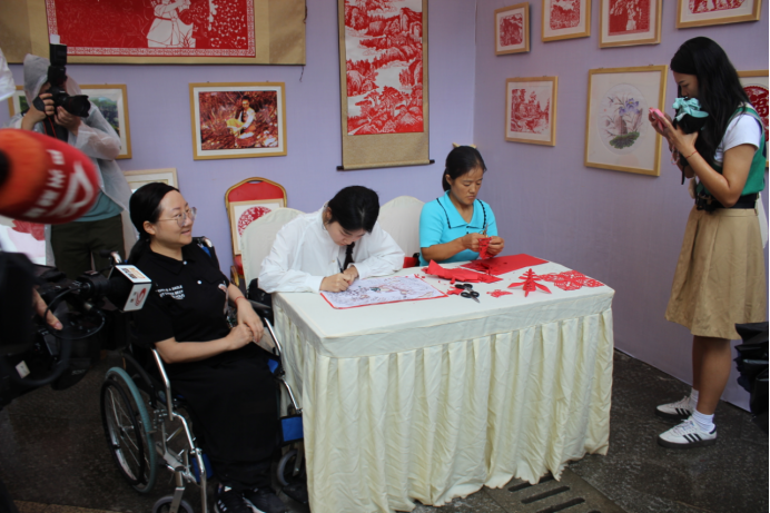 4名百姓学习之星参加第26届全国推广普通话宣传周四川省推普进社区活动382.png